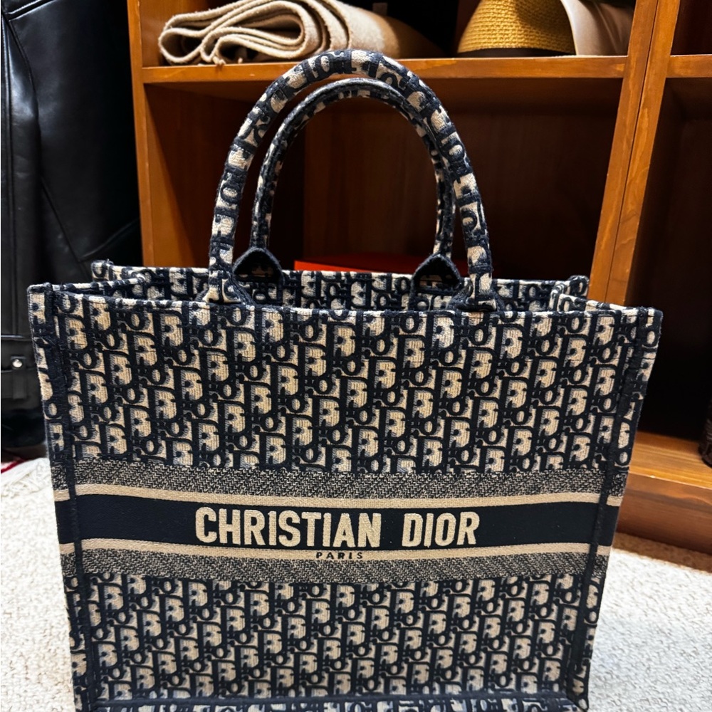 Book tote Dio monogram